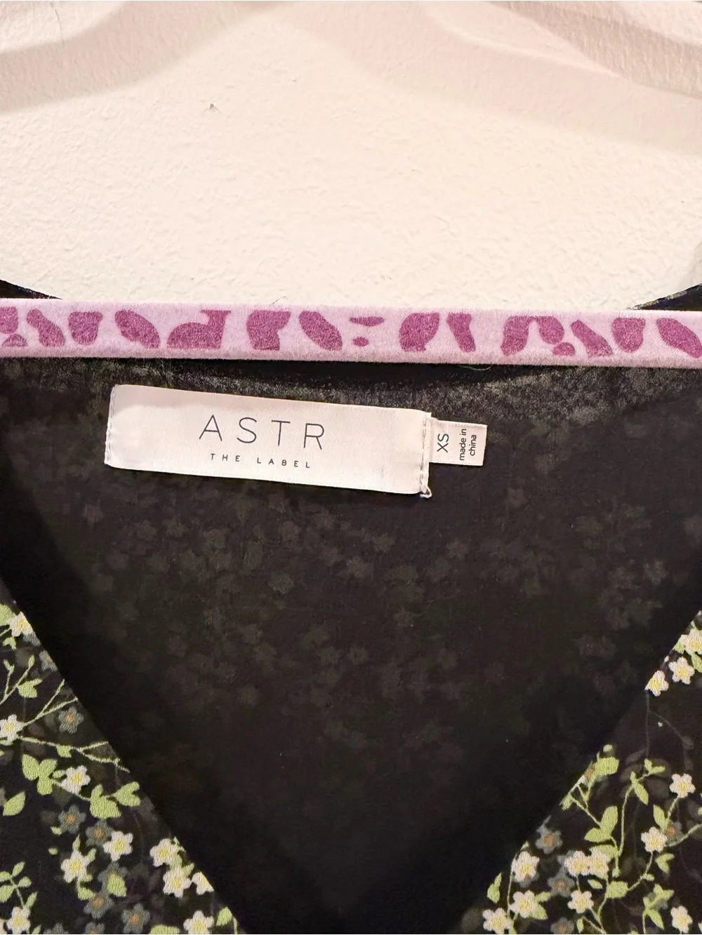ASTR Black Floral V-Neck Puff Sleeve Blouse